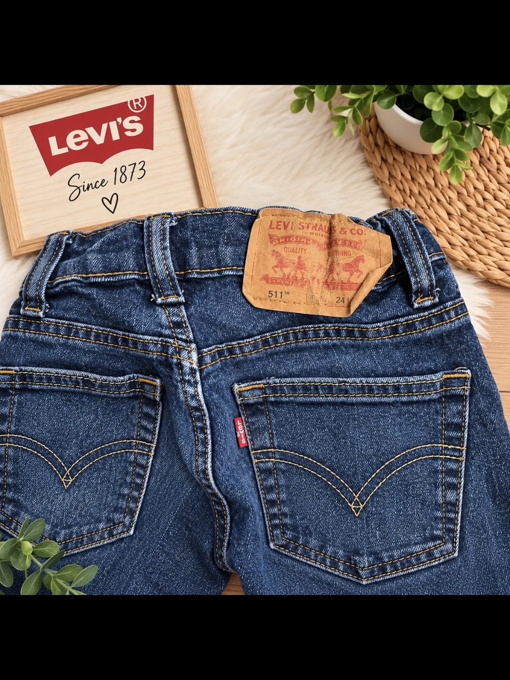 Levi's Women's Dark Blue Classic Straight Jeans - Picture 3 of 4